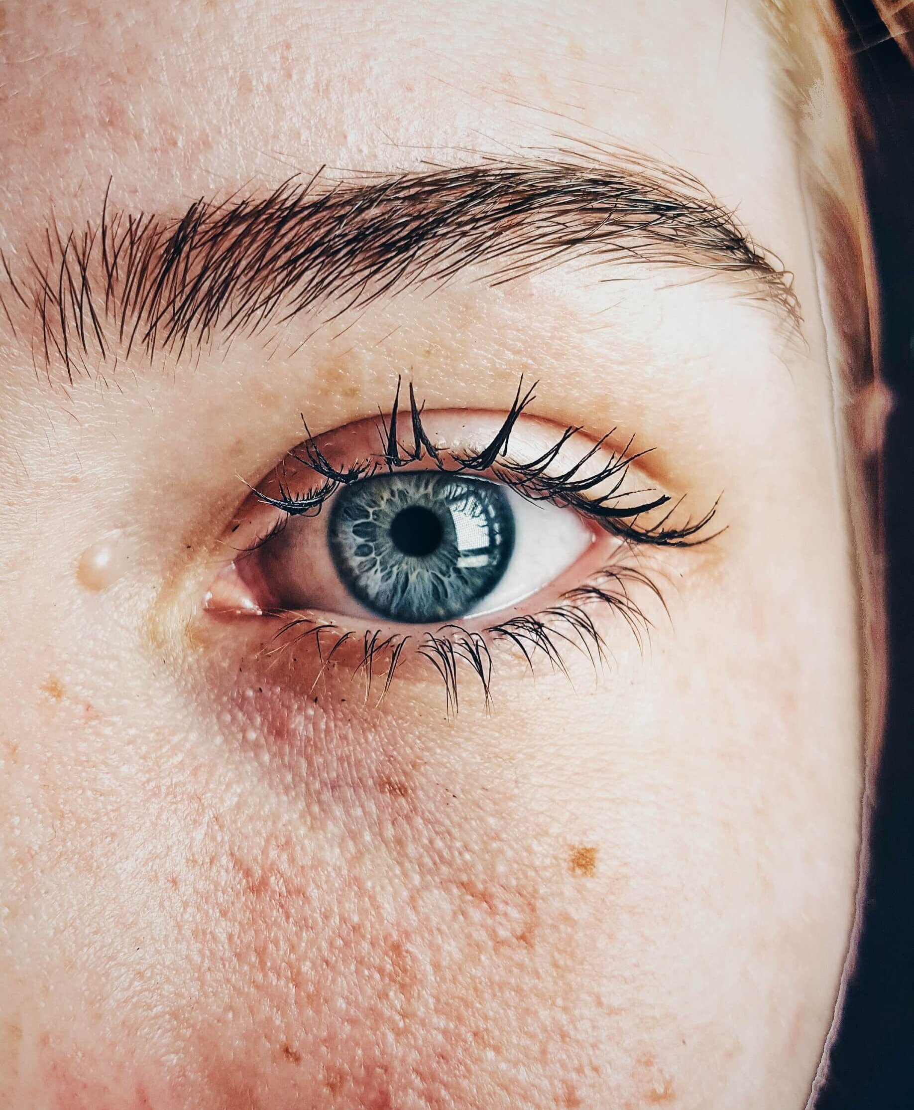 pexels.beautiful-blue-eyes-close-up-dhyamis-kleber-609549